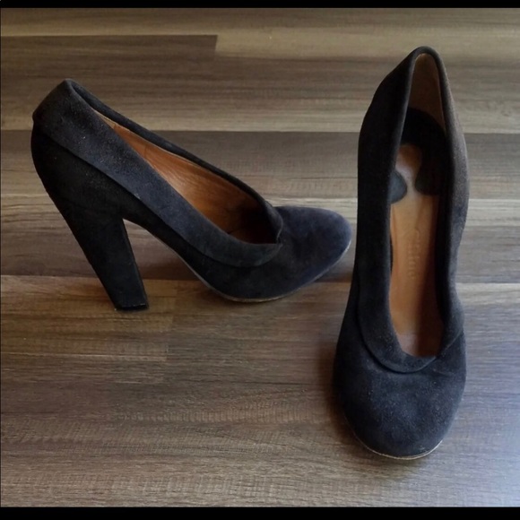 Chloe - Picture 4 of 8